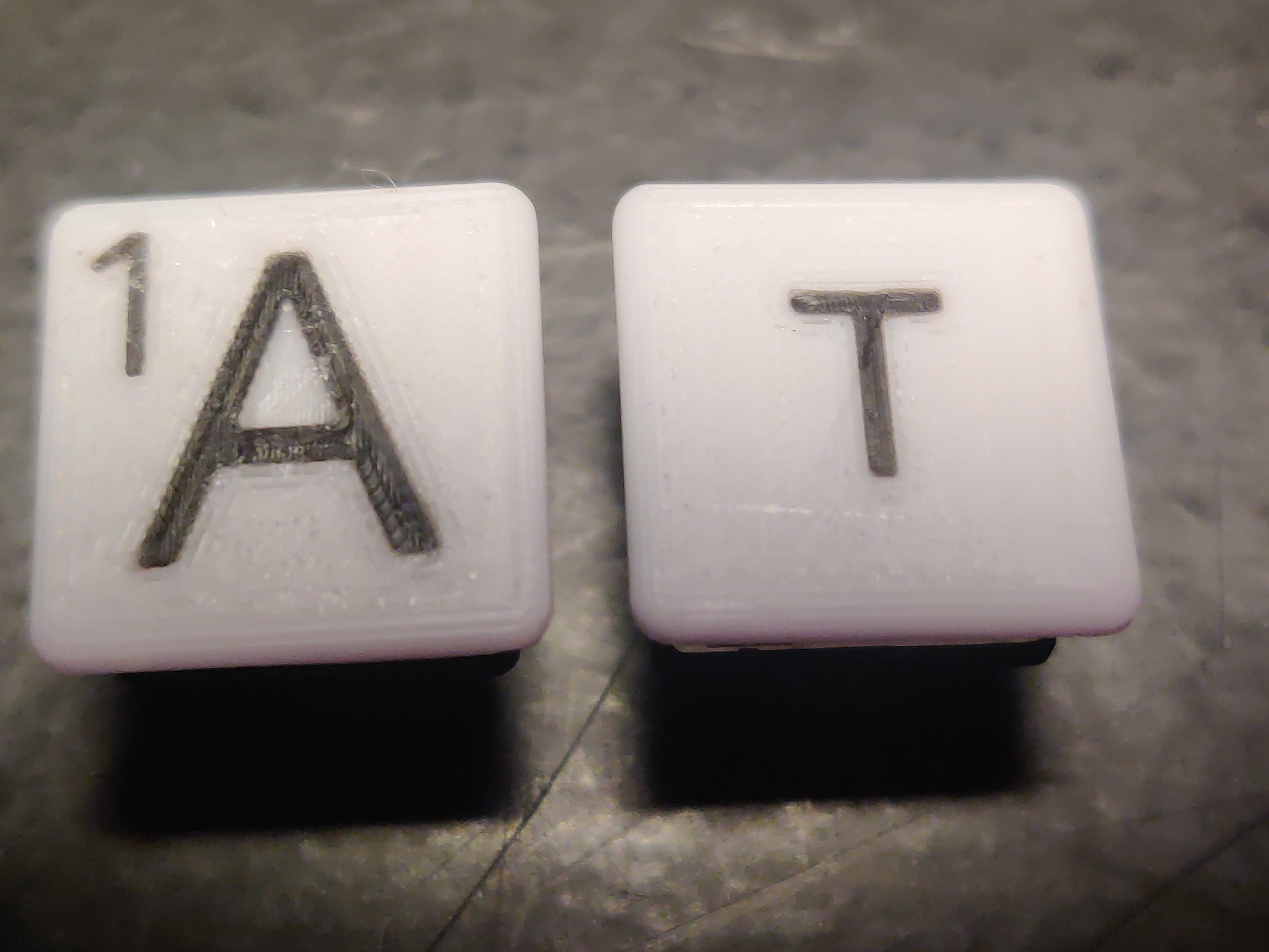 3D printed keycaps with legends